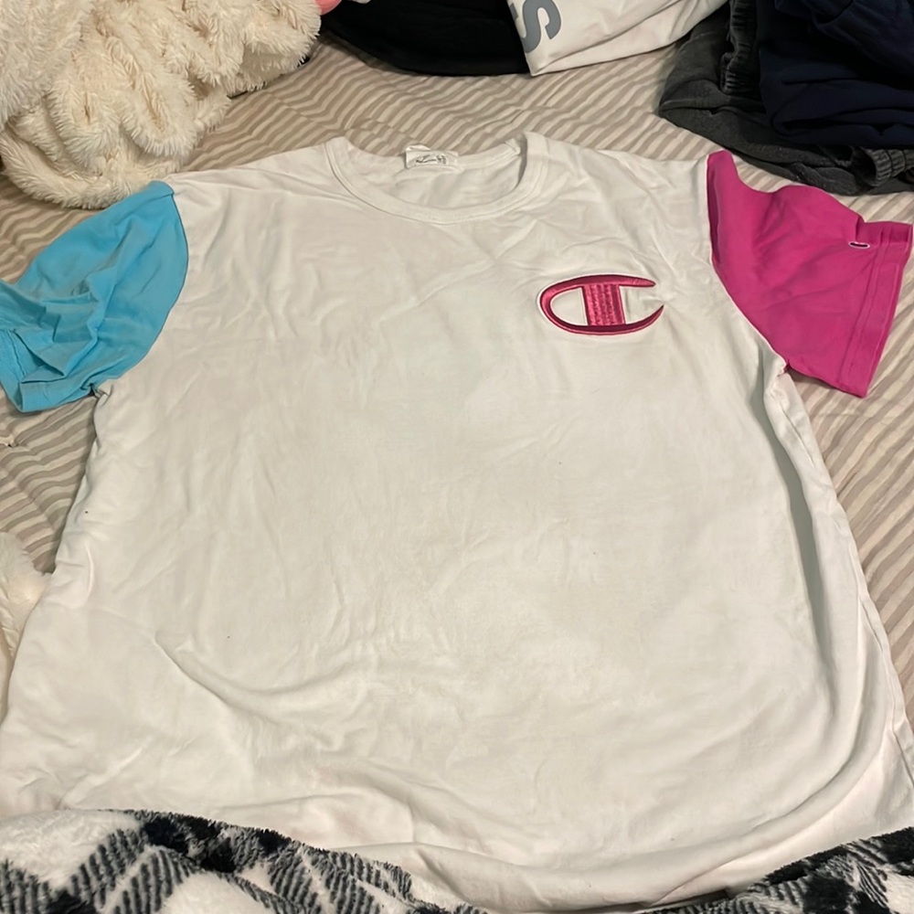 (SOLD) Woman’s Large Champion Tee